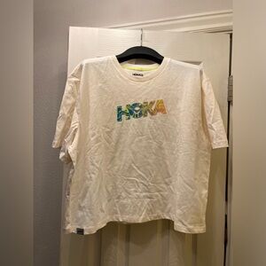 HOKA woman’s cropped Tee one one